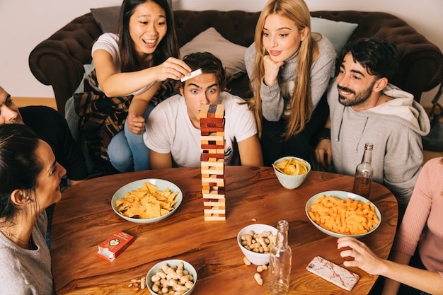 Organiser une soirée jeux de société réussie entre amis